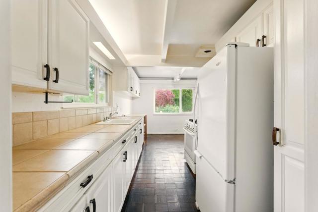 46 Hilltop Drive, San Carlos CA: https://media.crmls.org/mediaz/19324fc5-80e9-42e4-853b-9e0f614e6d66.jpg