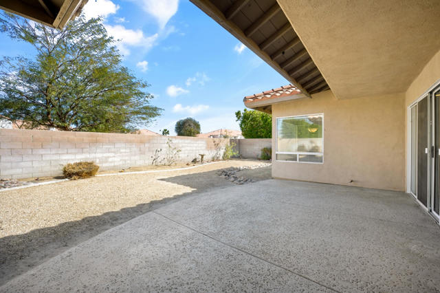 40180 Eastwood Lane, Palm Desert CA: https://media.crmls.org/mediaz/193254ce-9b67-4dff-bdbc-e1026147fe51.jpg