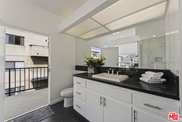 1932 Selby Avenue, Los Angeles CA: https://media.crmls.org/mediaz/19327380-1f24-448e-9adc-79b158faf508.jpg
