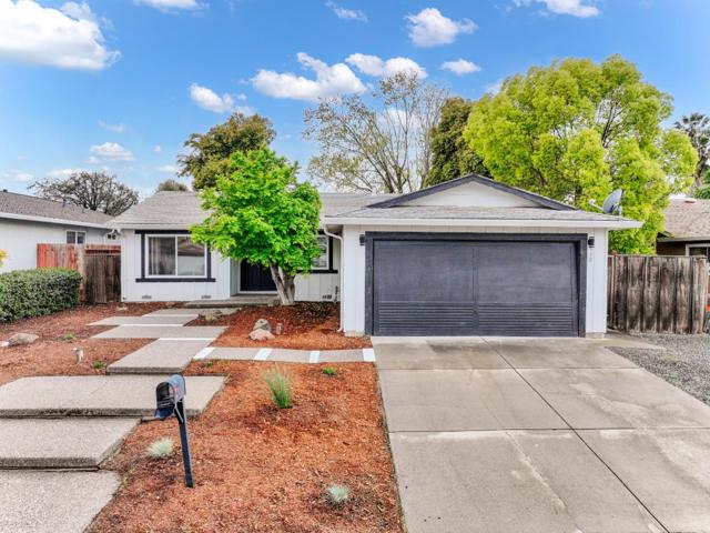 948 Golden Leaf Way, Pittsburg CA: https://media.crmls.org/mediaz/1932873b-0ee4-432a-9046-ef18bbe9b4c9.jpg