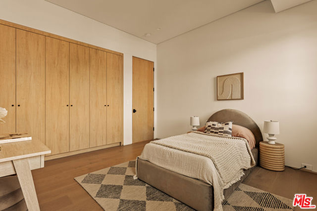 11556 Blix Street, Valley Village CA: https://media.crmls.org/mediaz/19329546-e5bb-4f21-870f-b0f23c645af7.jpg