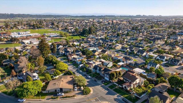 65 Monte Vista Avenue, Watsonville CA: https://media.crmls.org/mediaz/1932fed0-ca81-4622-acd8-8a26404a242d.jpg