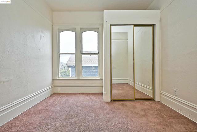 672 33Rd St, Oakland CA: https://media.crmls.org/mediaz/19330e4e-9126-4a59-b3d1-973b6846f294.jpg