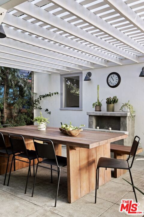 5850 Foothill Drive, Los Angeles CA: https://media.crmls.org/mediaz/19338c33-0f22-4c9e-80d4-b4b4b331245e.jpg