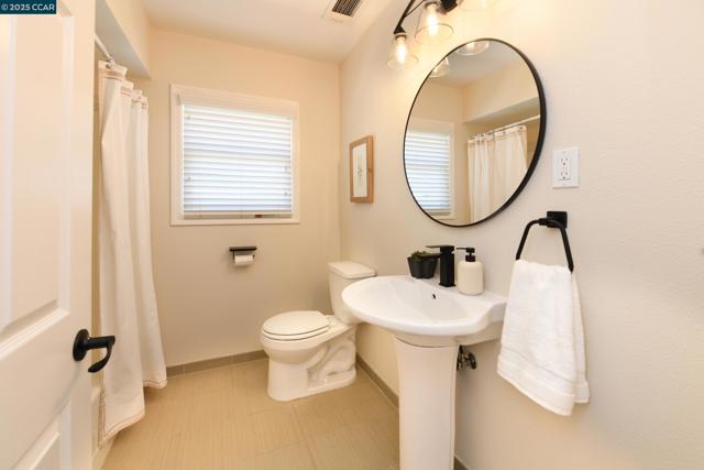 1818 Granada Dr, Concord CA: https://media.crmls.org/mediaz/1933c60f-6e69-4c14-9093-e7c8bf9d1df8.jpg