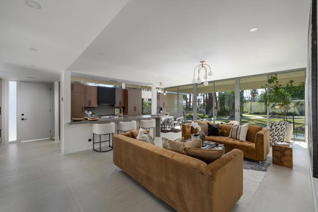 139 Desert Lakes Drive, Palm Springs CA: https://media.crmls.org/mediaz/19342bda-bbfa-4955-898a-26989fef3943.jpg