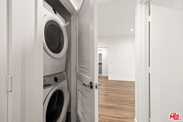 1515 Colby, Los Angeles CA: https://media.crmls.org/mediaz/19346202-8d42-4efa-8d6f-88f22b8936d7.jpg