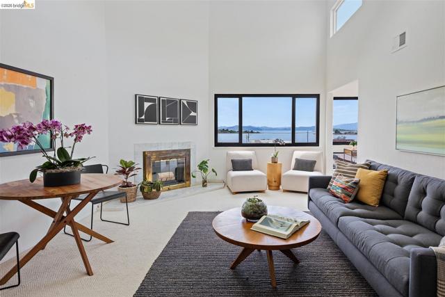 545 Pierce St, Albany CA: https://media.crmls.org/mediaz/19347fdf-5116-41a8-b9f7-d8fa9ffbc653.jpg