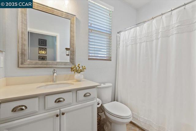 2097 Salice Way, Brentwood CA: https://media.crmls.org/mediaz/193493ed-a844-4b77-ad9c-d642f5ba7332.jpg