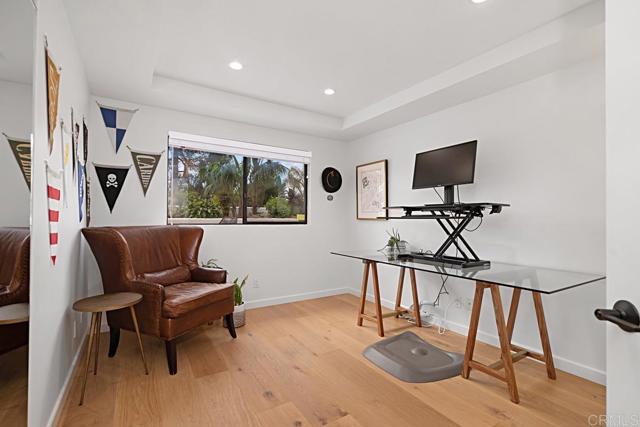 2127 Heather Ln, Del Mar CA: https://media.crmls.org/mediaz/1934df01-8bb4-424b-a476-3f2416102038.jpg