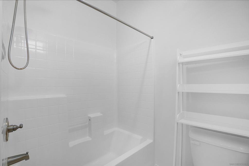 https://media.crmls.org/mediaz/193585fb-d98a-47d2-bb42-97e85e06c62e.jpg?preset=X-Large