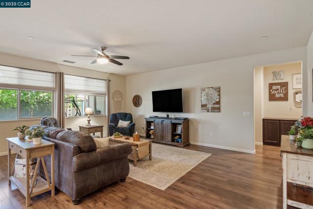 7100 Metcalf Way, Hughson CA: https://media.crmls.org/mediaz/19359498-d72b-44ce-b607-8c8c2c9540b5.jpg