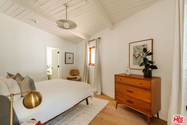 2145 Sunset Crest Drive, Los Angeles CA: https://media.crmls.org/mediaz/19366967-8bf6-459d-8c3f-a7b0508423d2.jpg
