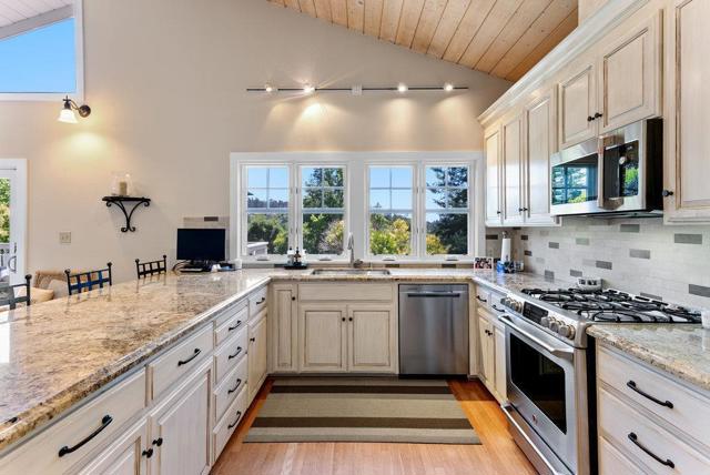 455 Calle Del Sol, Aptos CA: https://media.crmls.org/mediaz/19371838-9da9-45fa-823b-862e1056a8a4.jpg
