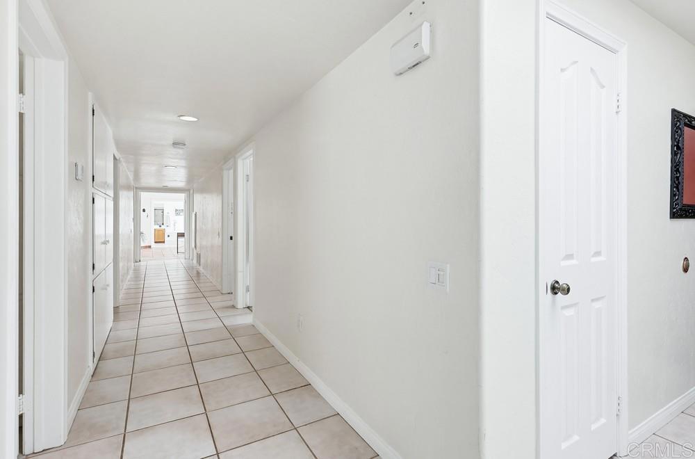 https://media.crmls.org/mediaz/19372554-5436-4005-81ef-fe89774153dc.jpg?preset=X-Large