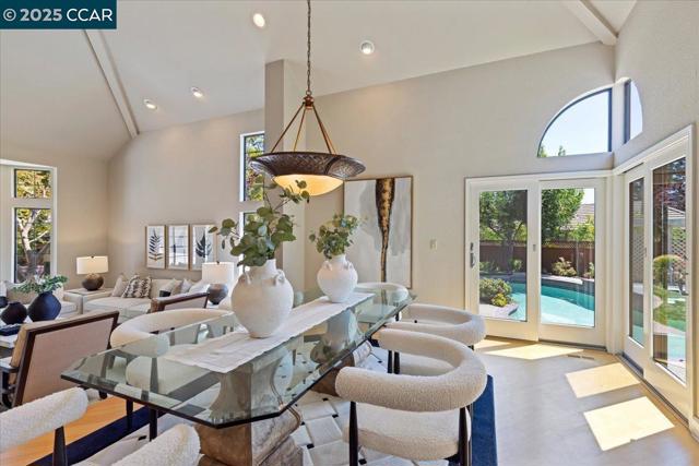 4101 Fox Creek Ct, Danville CA: https://media.crmls.org/mediaz/19372d57-9530-4700-ac61-3e7a2ee19eda.jpg