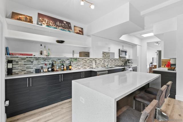 3535 Columbia St, San Diego CA: https://media.crmls.org/mediaz/193731a8-040b-4f22-b826-4320a967b6a2.jpg