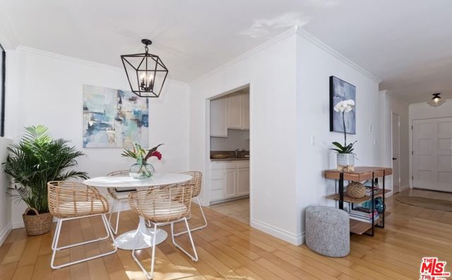 530 S Barrington Avenue, Los Angeles, CA 90049
