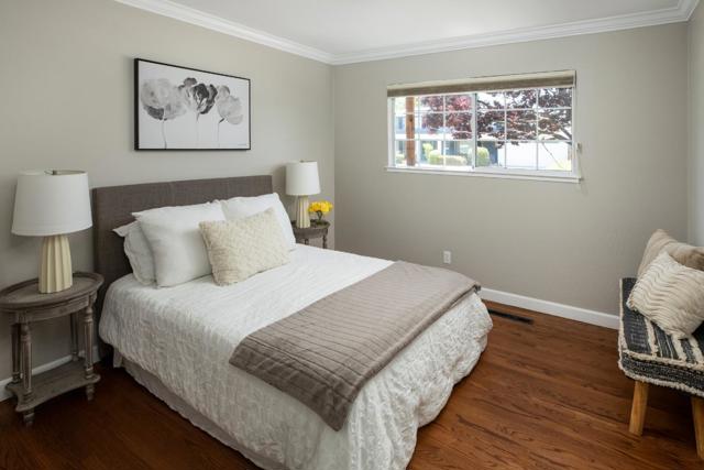 2726 Saint Giles Lane, Mountain View CA: https://media.crmls.org/mediaz/1937fd2e-f1c0-49ba-864b-2960bb198ea7.jpg