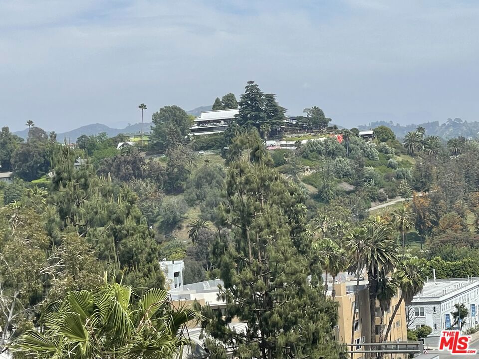 https://media.crmls.org/mediaz/1938139e-d0d8-496a-936e-f8dffb3a1584.jpg?preset=X-Large