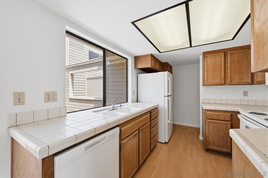 9260 Towne Centre Dr - photo 8