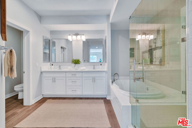 7100 Playa Vista Drive, Playa Vista CA: https://media.crmls.org/mediaz/1938a6c0-0d65-4b41-a58f-a4ab37eb62e3.jpg