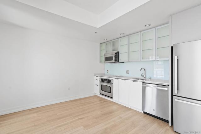 575 6th Ave, San Diego CA: https://media.crmls.org/mediaz/19398fc6-fbd7-4fbe-b1bd-8e1844cb1a97.jpg