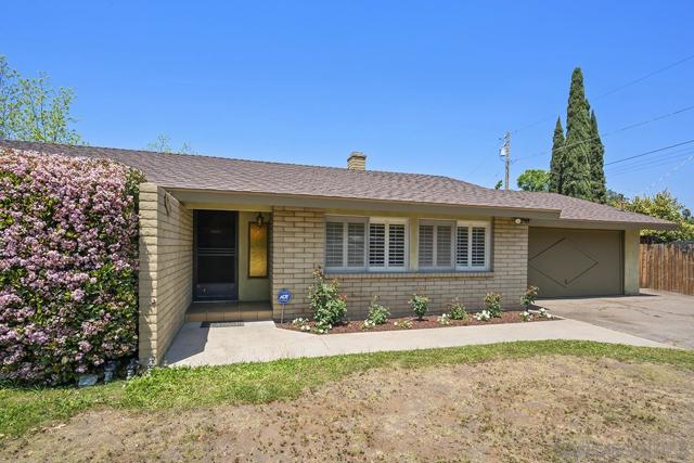 3718 Barbic Ct, Spring Valley CA: https://media.crmls.org/mediaz/193a0a0a-5cc7-49f0-bce1-548e0da641b7.jpg