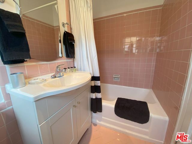 1724 El Cerrito Place, Los Angeles CA: https://media.crmls.org/mediaz/193a357f-a875-4a9c-b844-e7bad7abb835.jpg