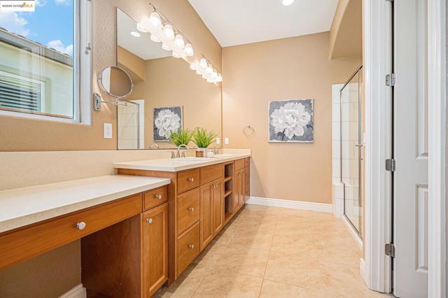 1741 Veneto Ln, Brentwood CA: https://media.crmls.org/mediaz/193a3c4a-0230-4e81-8df4-751631bbcad9.jpg