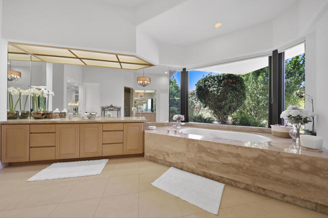 79455 Briarwood, La Quinta CA: https://media.crmls.org/mediaz/193a79ad-1d98-4bfd-95be-0c66b0309159.jpg