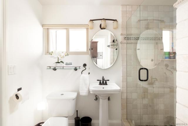 16204 Orchard Bend Rd, Poway CA: https://media.crmls.org/mediaz/193a81fa-9649-42cb-bd4b-f7fb9e00c23b.jpg
