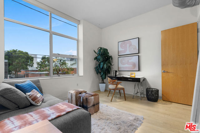 4080 Glencoe Avenue, Marina del Rey CA: https://media.crmls.org/mediaz/193ac2bd-1e1e-4279-81c1-01e7390febf0.jpg
