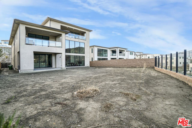 11848 N Hillsborough Lane, Porter Ranch CA: https://media.crmls.org/mediaz/193ac7cd-3334-4d27-ab52-5e1f5c2fad12.jpg