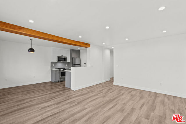 6350 Willoughby Avenue, Los Angeles CA: https://media.crmls.org/mediaz/193b4d4b-1f74-4263-be5c-e8f606d8c6f1.jpg