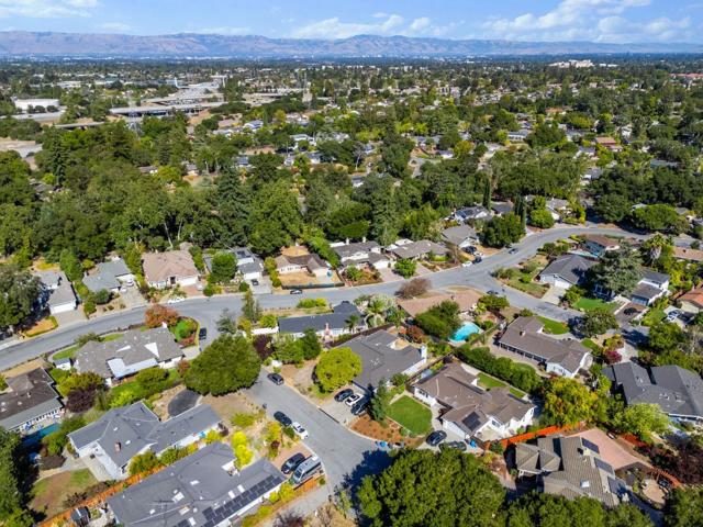 10500 Creston Drive, Los Altos CA: https://media.crmls.org/mediaz/193ba87f-4cb3-42be-8018-f1dce0290929.jpg