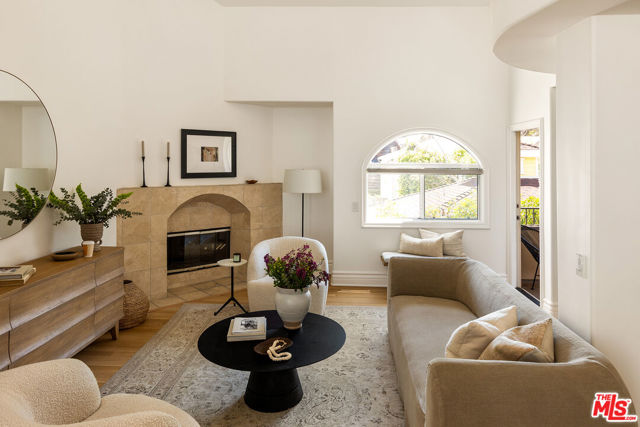 911 7th Street, Santa Monica CA: https://media.crmls.org/mediaz/193bb14f-266b-44f7-bf35-24438f7e2114.jpg