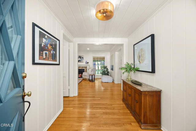 4929 Oakwood Avenue, La Canada Flintridge CA: https://media.crmls.org/mediaz/193bb9d4-7ca0-4ced-aa39-d5e7f14246cc.jpg
