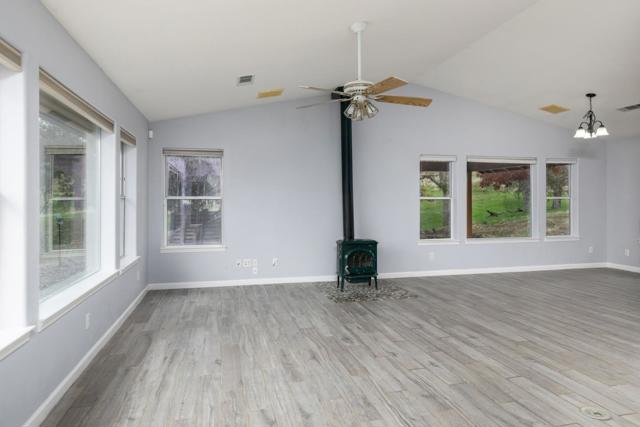 41508 Roaring River Court, Coarsegold CA: https://media.crmls.org/mediaz/193c110a-0cc7-4580-b53f-4f5079930d0b.jpg