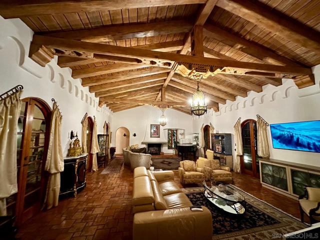 3928 La Cresta Way, Bonita CA: https://media.crmls.org/mediaz/193c4435-e876-4449-af2e-d4662fe14cf2.jpg
