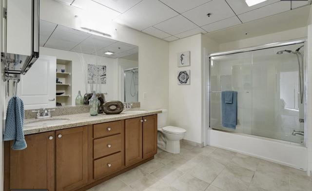 423 7th Street, Oakland CA: https://media.crmls.org/mediaz/193c73e8-2c12-4f43-bf8a-c1e7b17dcea5.jpg