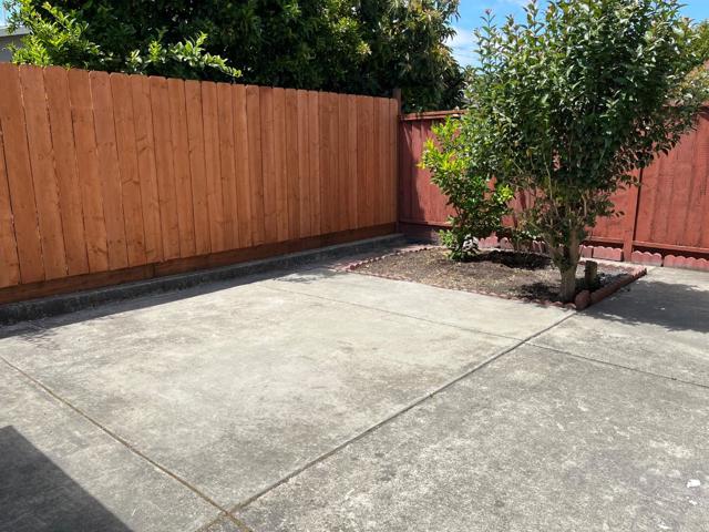 1037 Evans Court, Hayward CA: https://media.crmls.org/mediaz/193c9537-19cf-4ce4-9ddc-9f75b1c5e60b.jpg