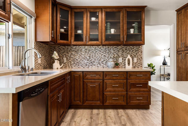 2365 Henrietta Avenue, La Crescenta CA: https://media.crmls.org/mediaz/193cc815-b5cc-4ef2-bb69-b88cbbd0da3b.jpg