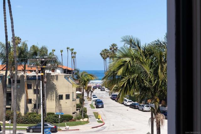 8110 El Paseo Grande, La Jolla CA: https://media.crmls.org/mediaz/193cf9a3-95a3-4cdc-a77b-fea6756378d2.jpg