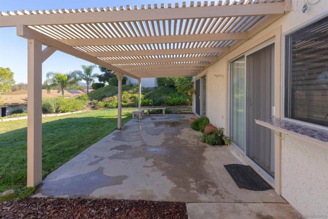 17476 Plaza Cerado, San Diego CA: https://media.crmls.org/mediaz/193d4c73-7877-4315-937b-47042a8433de.jpg