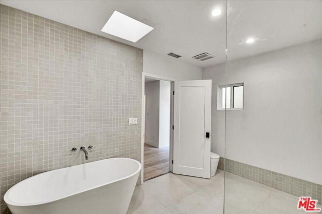 4122 S Bronson Avenue, Los Angeles CA: https://media.crmls.org/mediaz/193da562-72d4-4f7b-afb9-86f85e0b2bf1.jpg