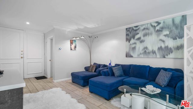 5870 Green Valley Circle, Culver City CA: https://media.crmls.org/mediaz/193e3d2c-bd6d-4218-8e43-ddbf94e09f44.jpg