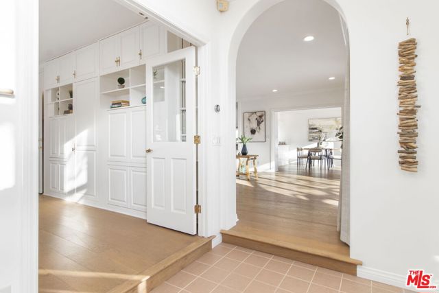 905 Berkeley Street, Santa Monica CA: https://media.crmls.org/mediaz/193e4064-44af-4fd5-b45c-9d7ff2b0e0ab.jpg