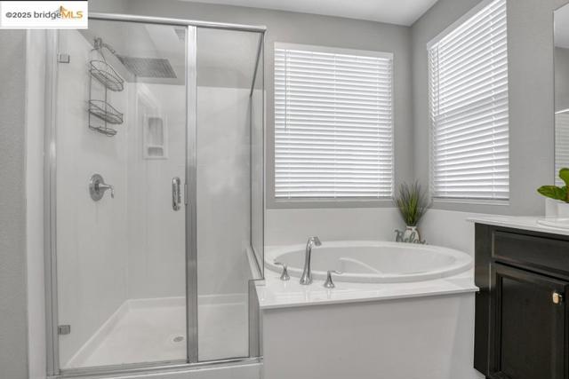 497 Tintori Ct, Brentwood CA: https://media.crmls.org/mediaz/193e904c-2d4b-4e19-b9c9-f73d05da8580.jpg