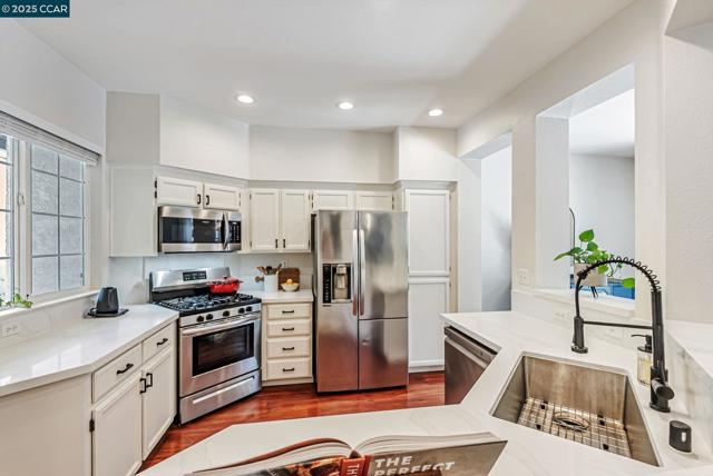 10630 Roys Hill Ln, Dublin CA: https://media.crmls.org/mediaz/193ea99d-6662-43eb-923d-e0c032e618b7.jpg